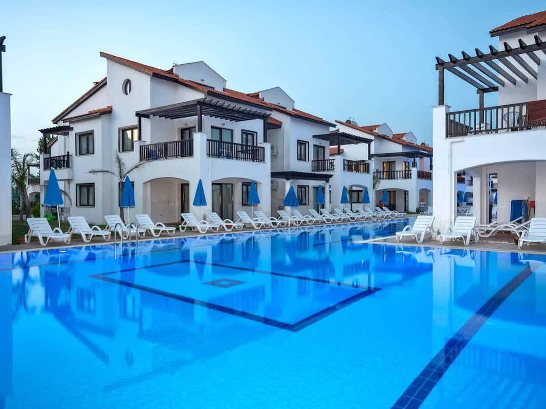 Hotel River 3*