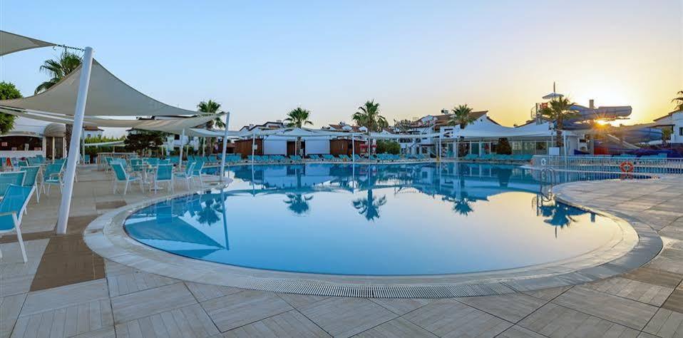 River Hotel